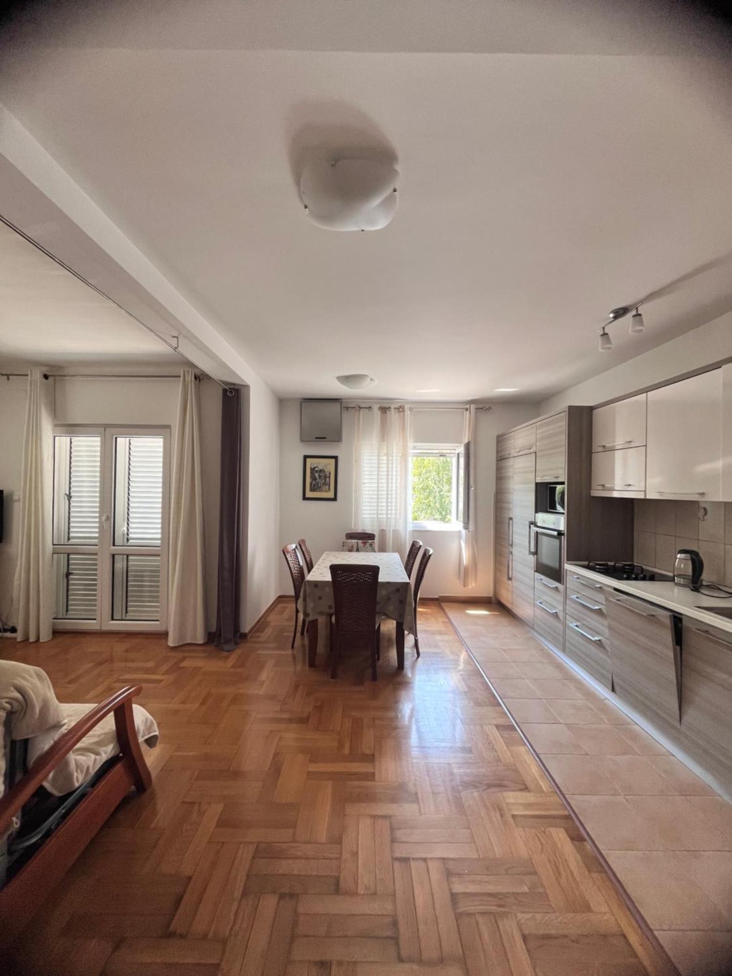 Apartment Belani, Own Parking Tivat Eksteriør billede